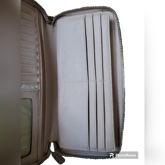 Michael Kors Pink Wristlet vallet. - Picture 9 of 11